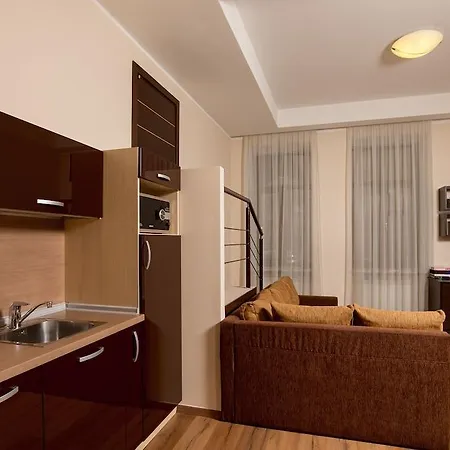 Senator Center Aparthotel 4*